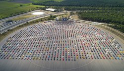 World Record of 1001 Ford Mustangs in a parade